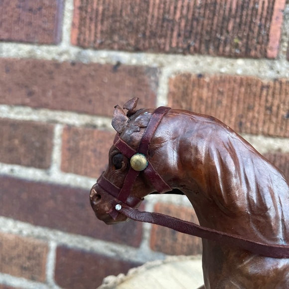Vintage 8” Leather Wrapped Kneeling Horse Figurine, With Reins & Saddle - Picture 4 of 16